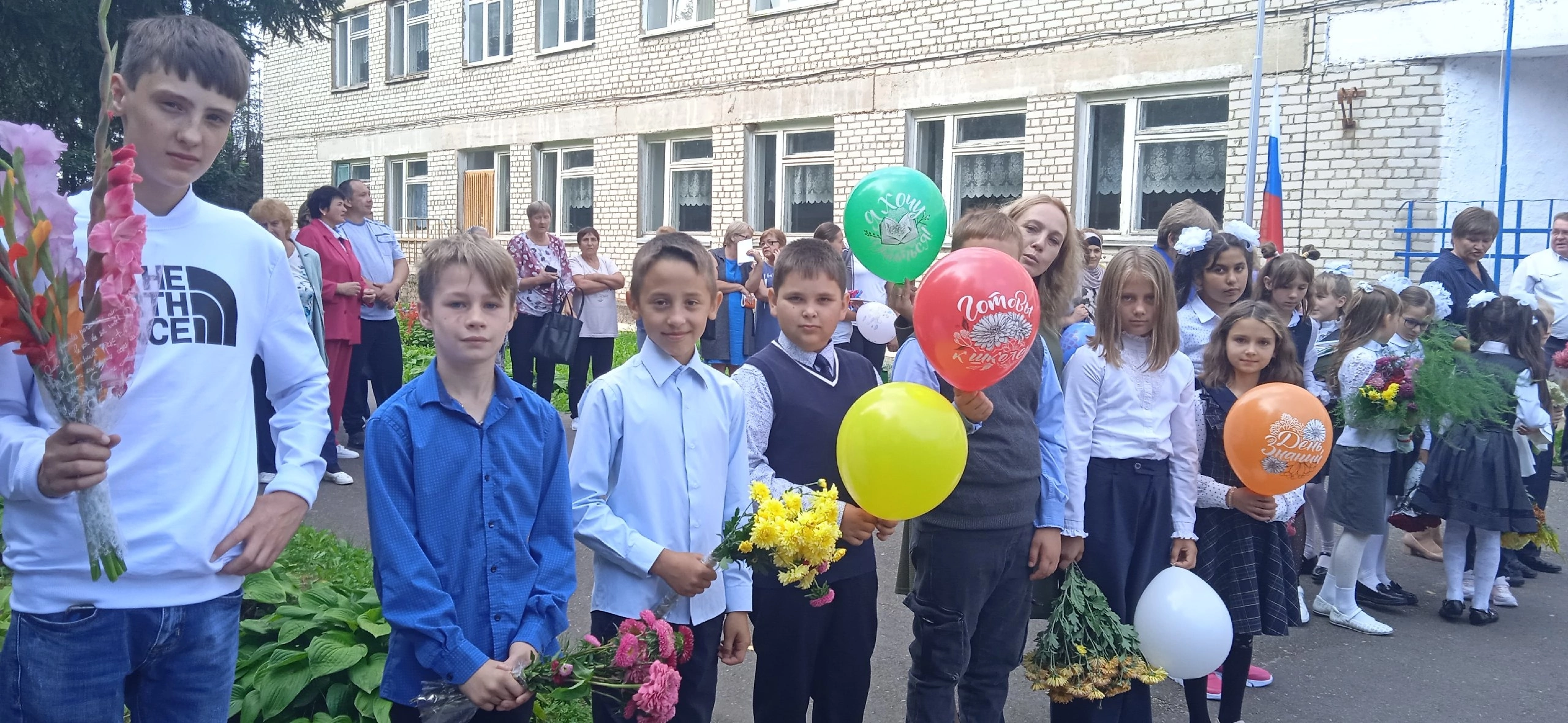 Сегодня в нашей школе состоялась торжественная линейка, посвящённая началу учебного года!.